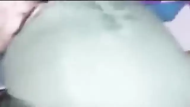 بنت تركية تدلع زوجها في أنقرة