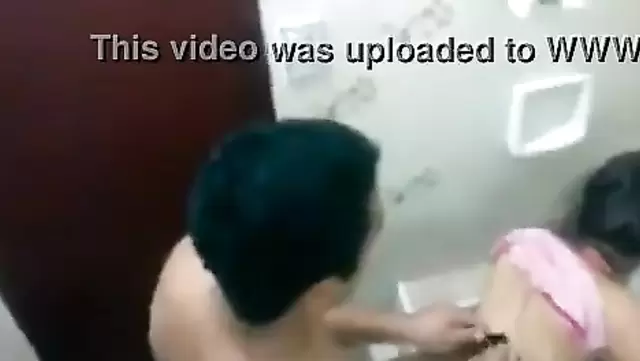 تركي سحب صاحبته على الحمام ونيكها من ورا بوضعية الدوجي.